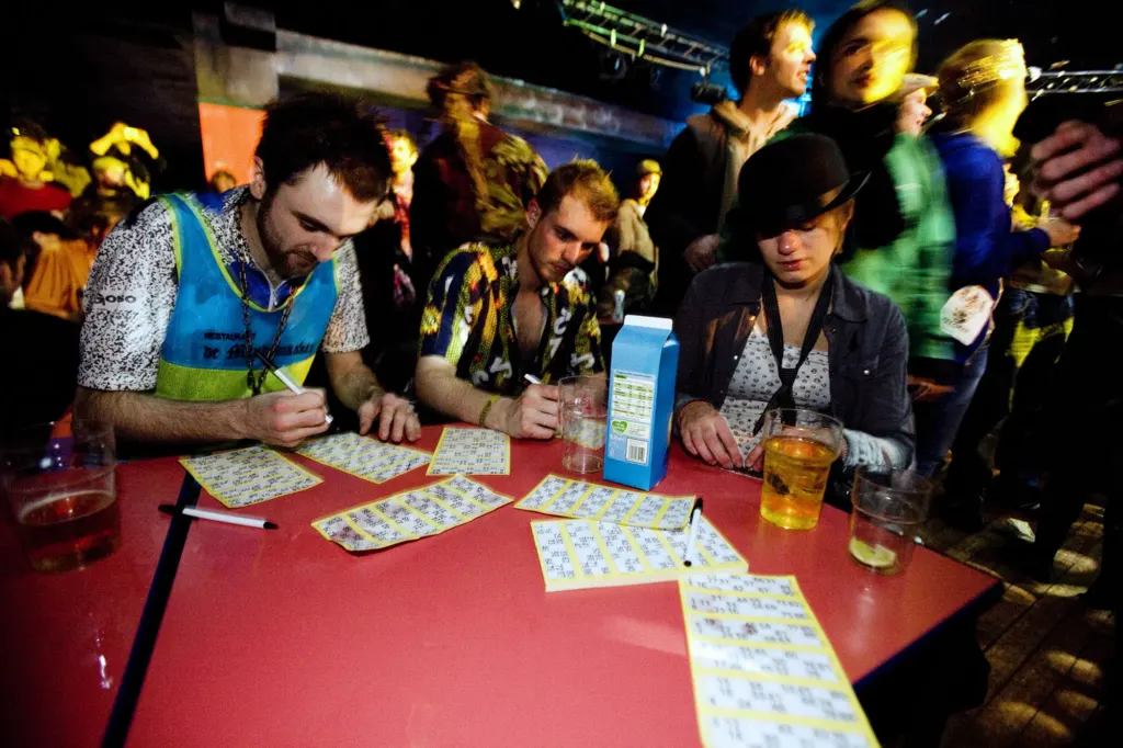 Bloc Weekend 2008 — documentary, event and music photograph in Hemsby-on-Sea, Norfolk, UK, frame 131 of 151.